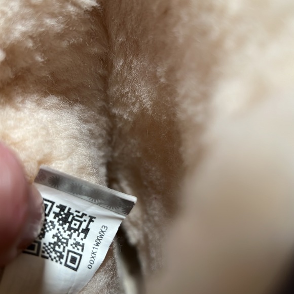 UGG Women's Classic Short Blue Silver Sequin Boots Booties Size 6 Sheepskin Fur - Picture 10 of 11